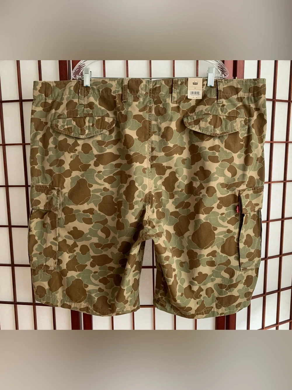 NWT Levi's Carrier Cargo Olive & Brown 100% Cotton Camouflage 10” Shorts Size 48